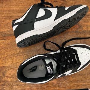 Nike low dunks - kids 4.5 Y